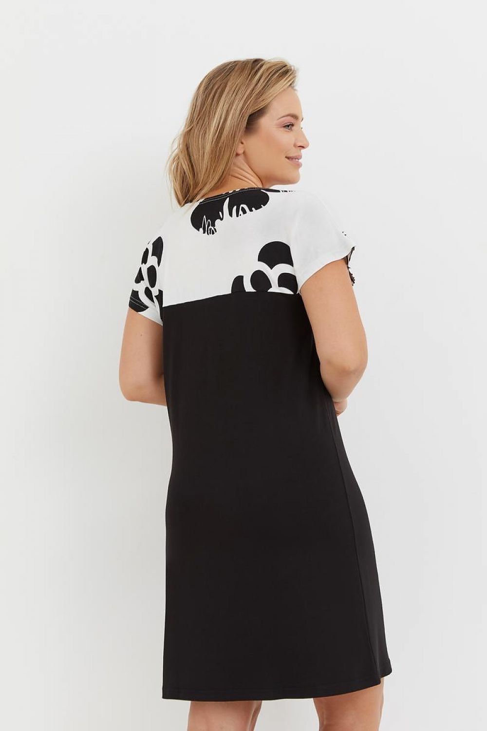 Nightgown model 196101 De Lafense