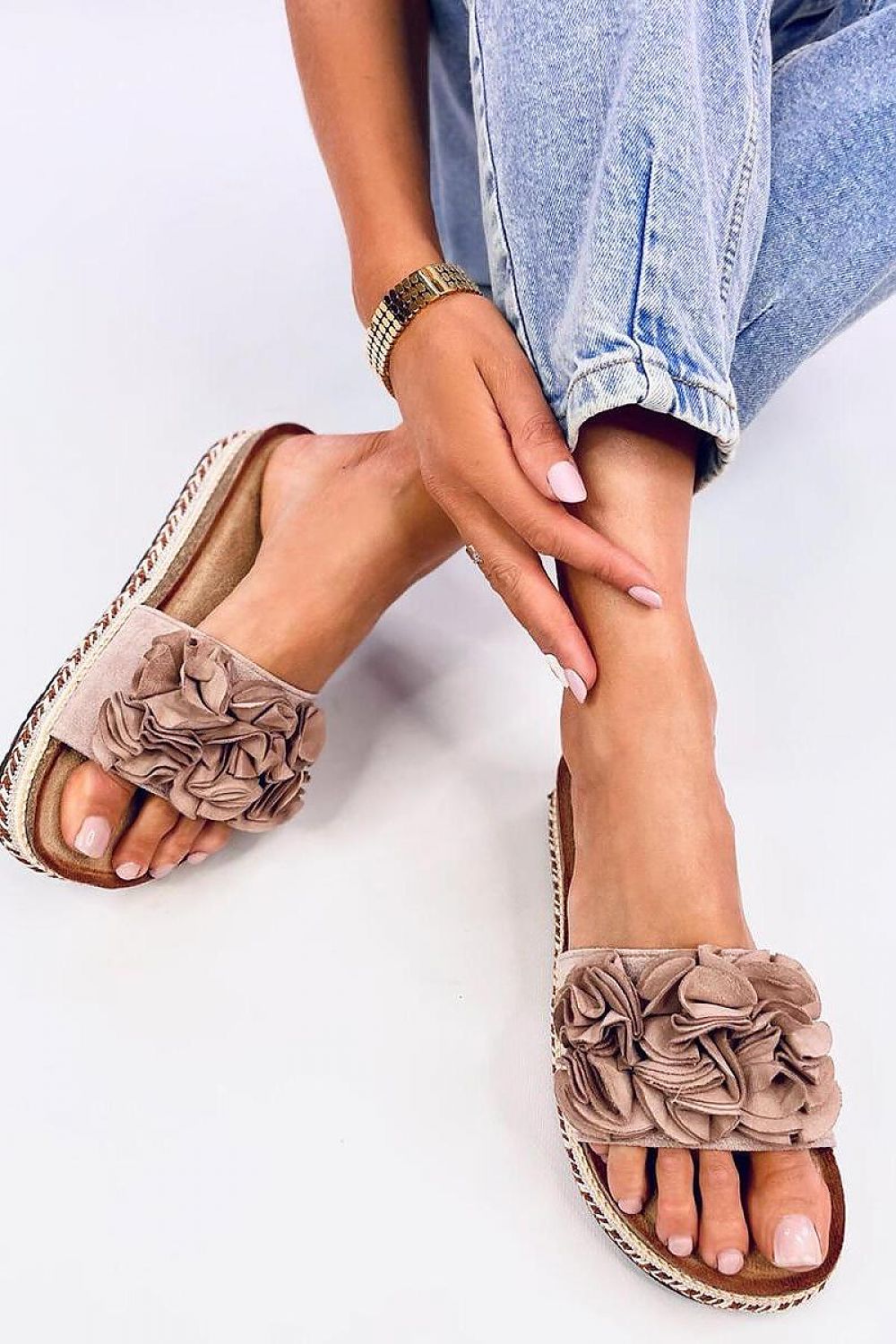 Clacquettes model 197363 Inello