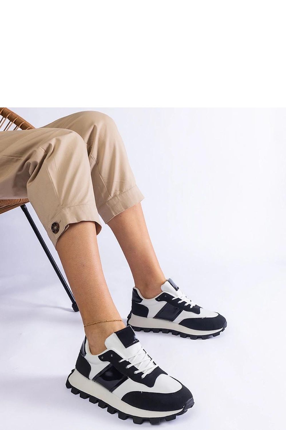 Baskets model 207138 Solea