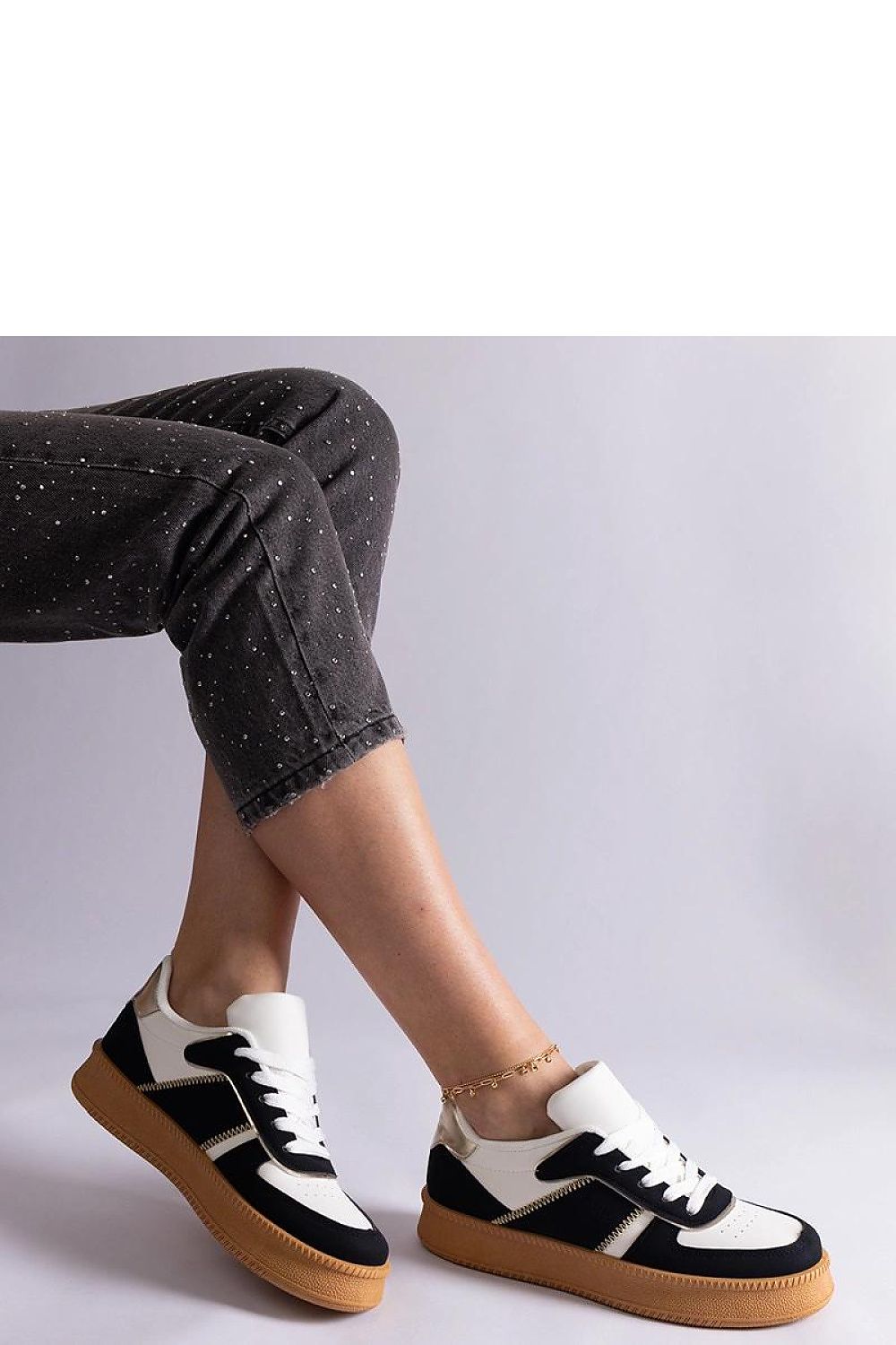 Baskets model 207185 Solea