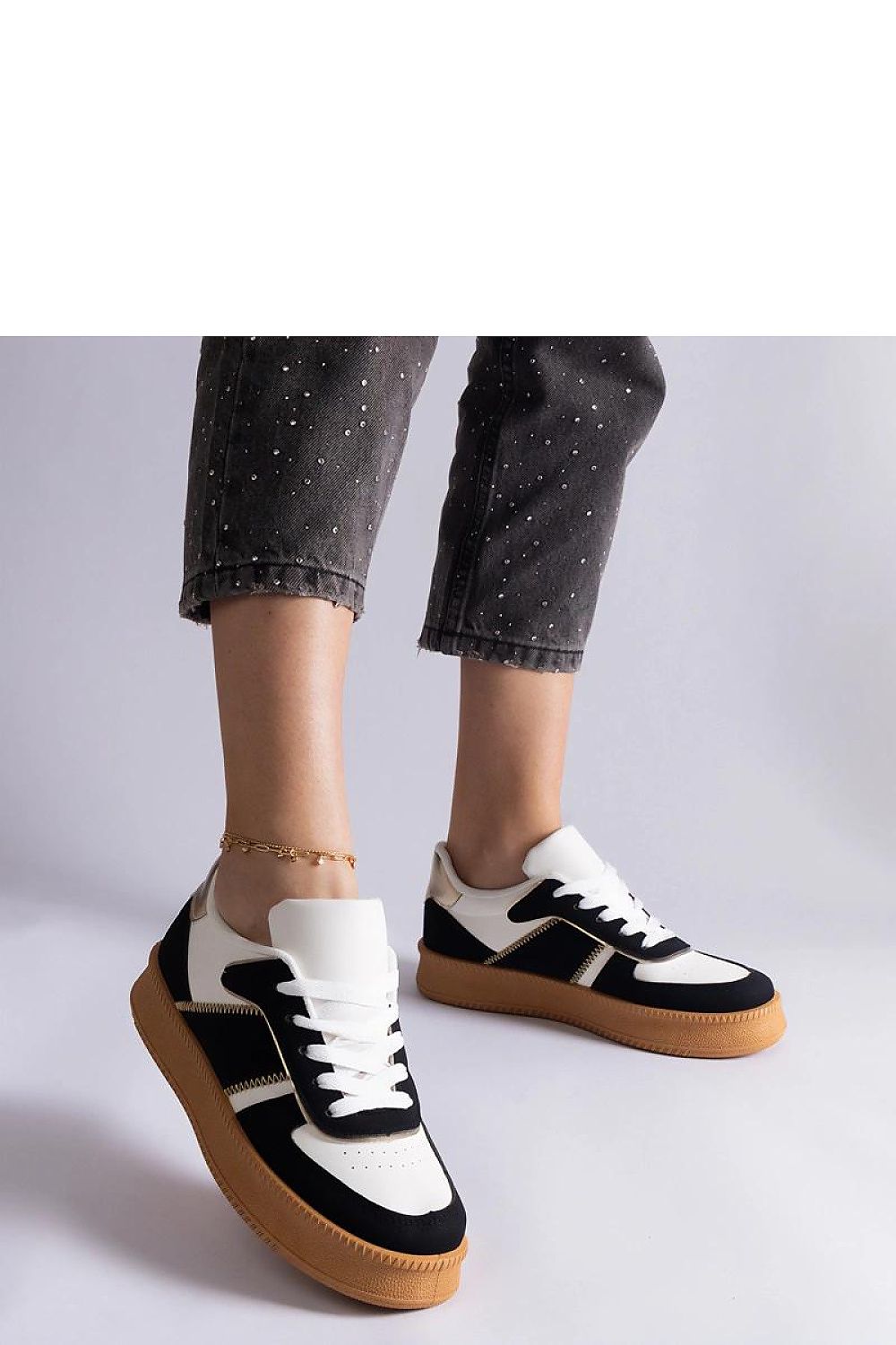 Baskets model 207185 Solea