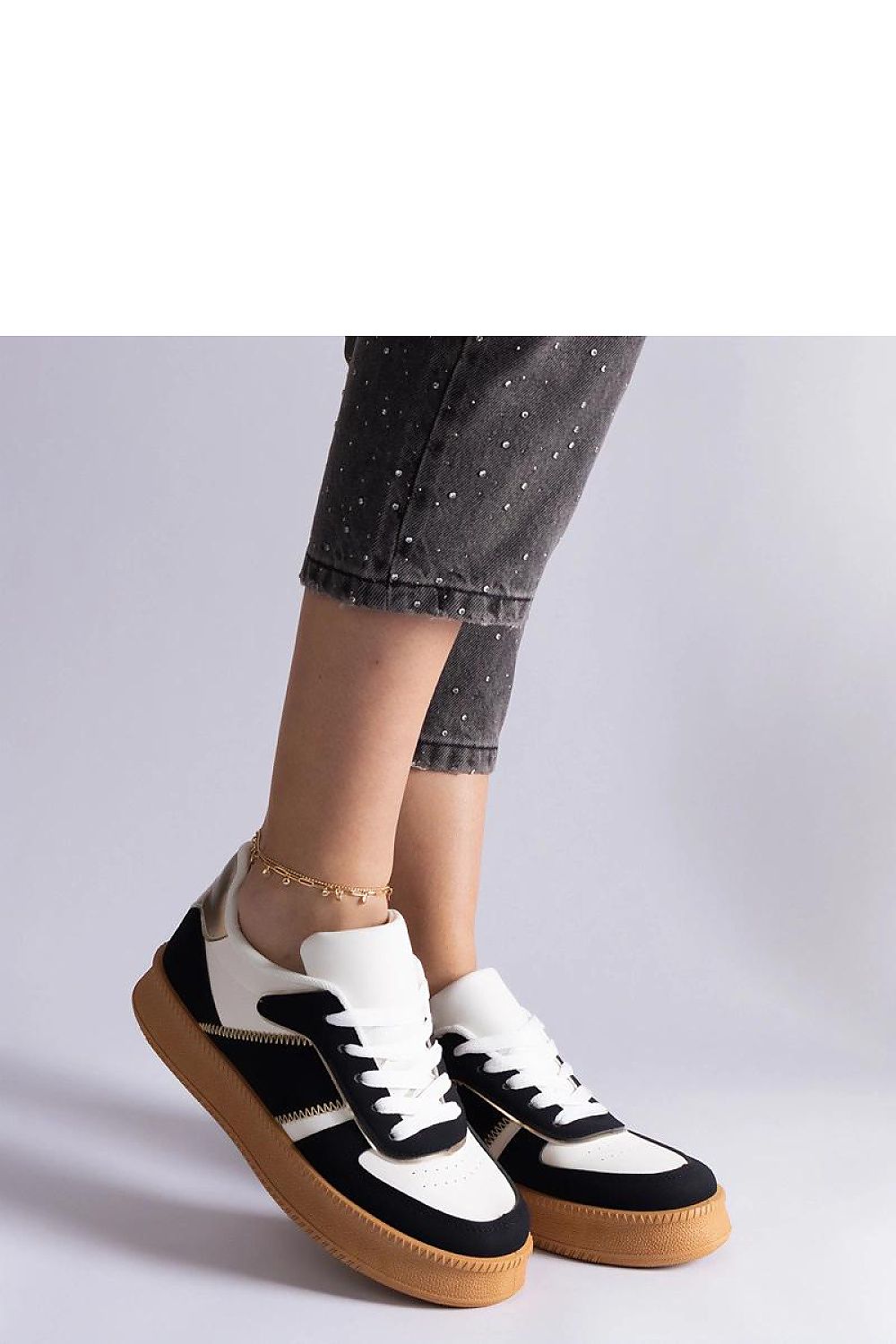 Baskets model 207185 Solea