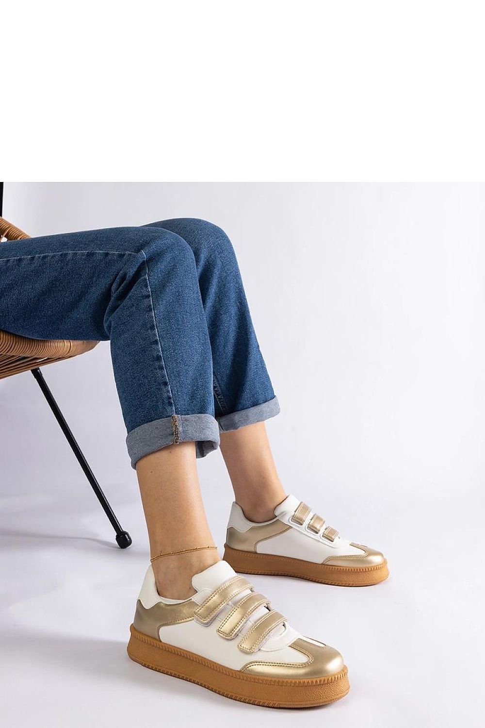 Baskets model 207186 Solea