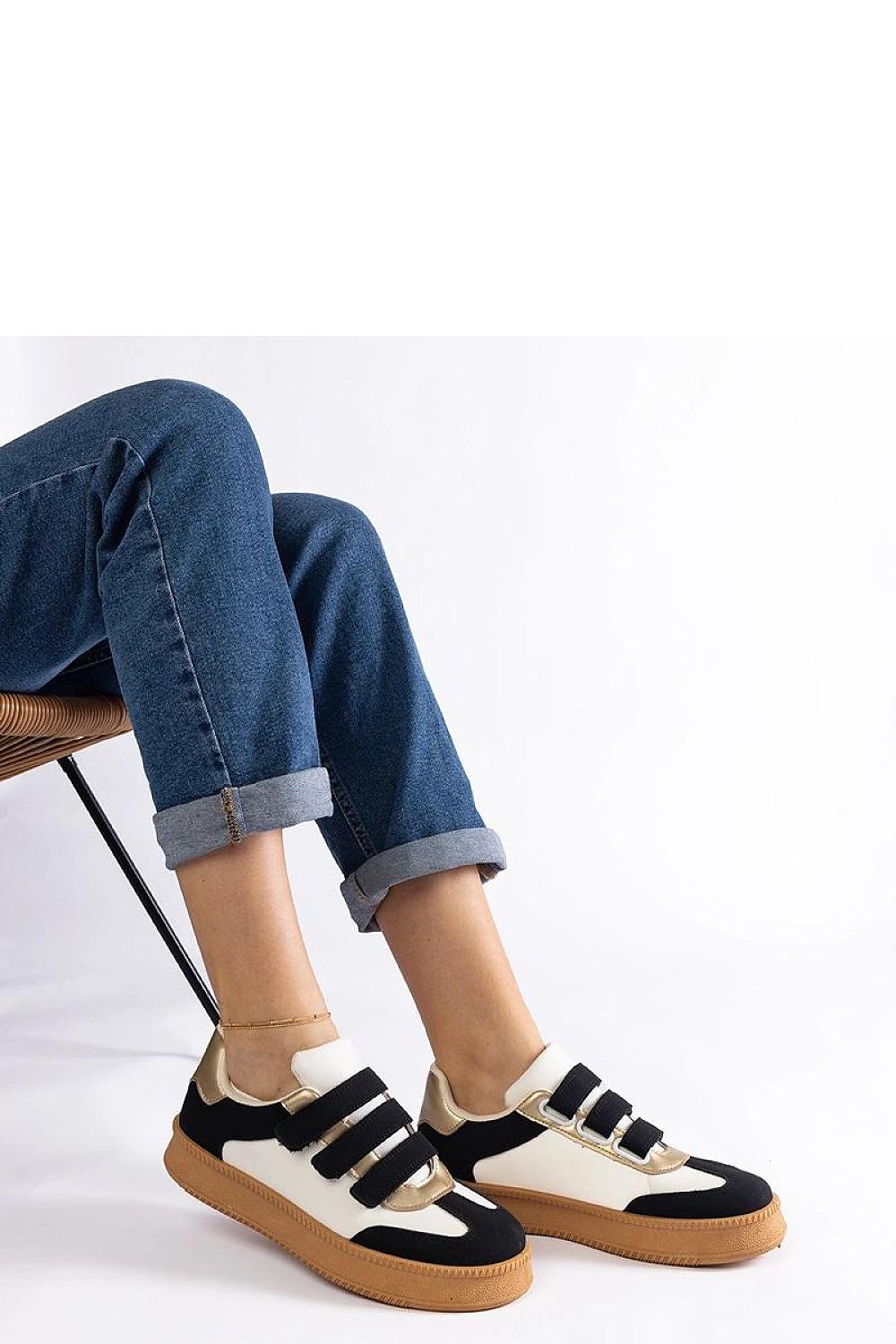 Baskets model 207189 Solea