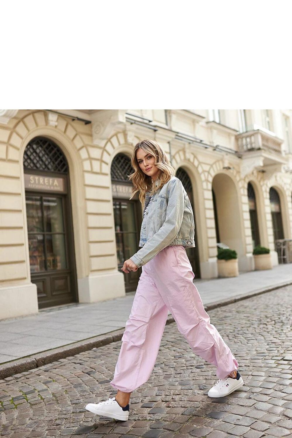 Baskets model 207304 Solea