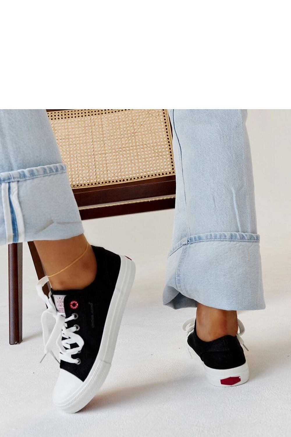 Baskets model 207362 Solea