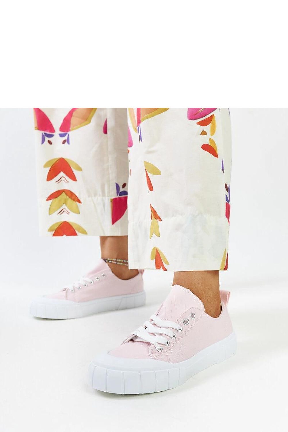 Baskets model 207371 Solea