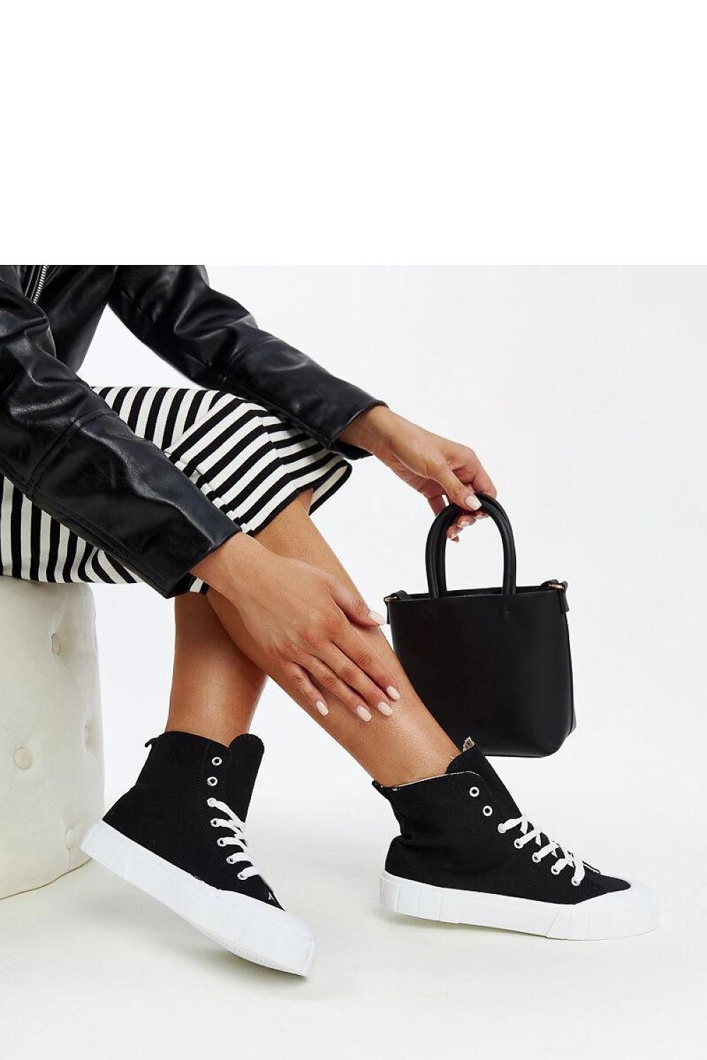 Baskets model 207385 Solea