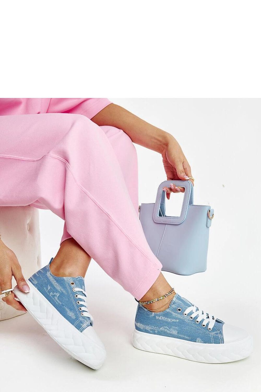 Baskets model 207498 Solea