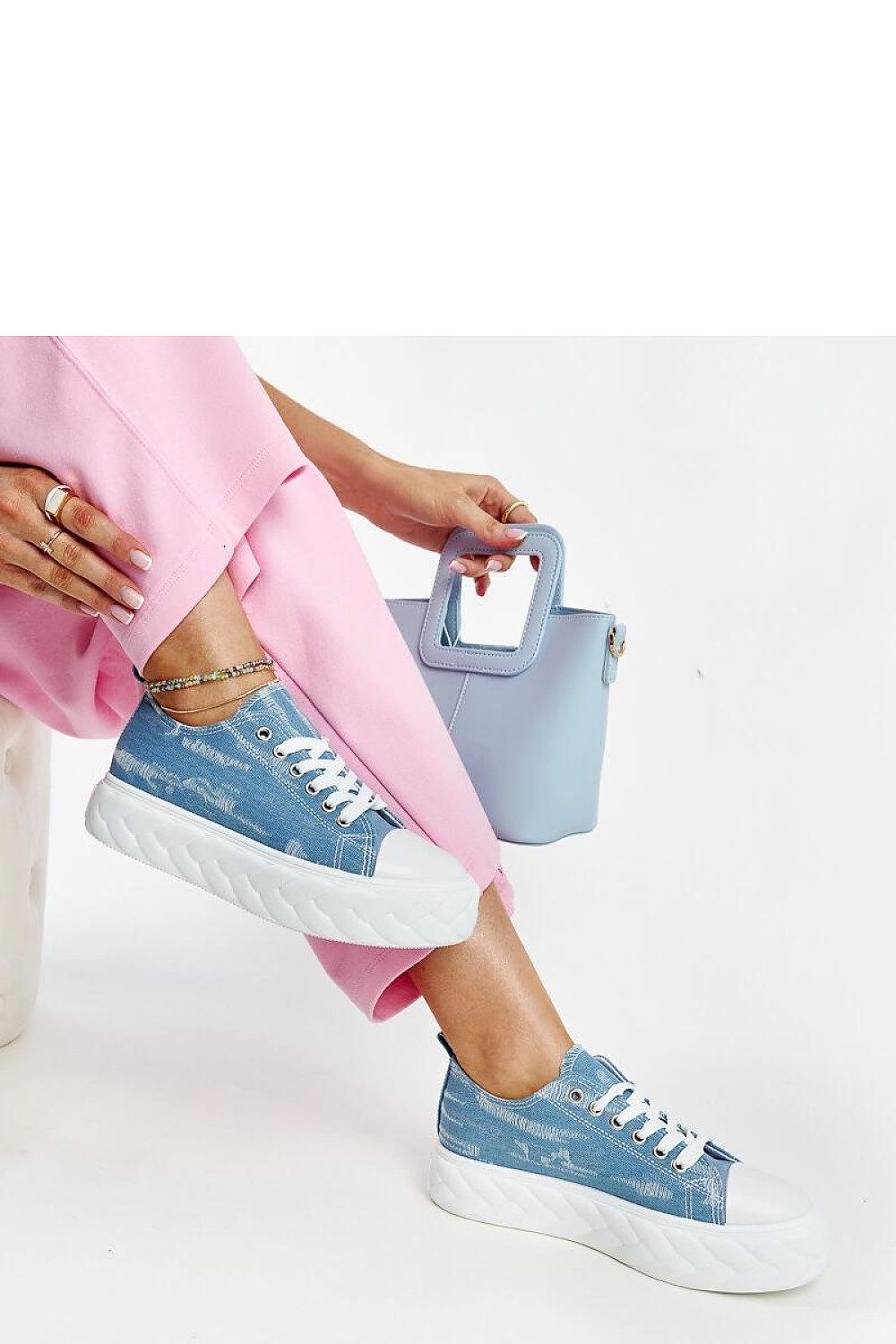 Baskets model 207498 Solea