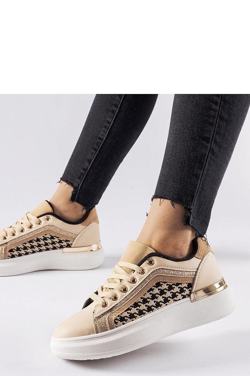 Baskets model 207579 Solea