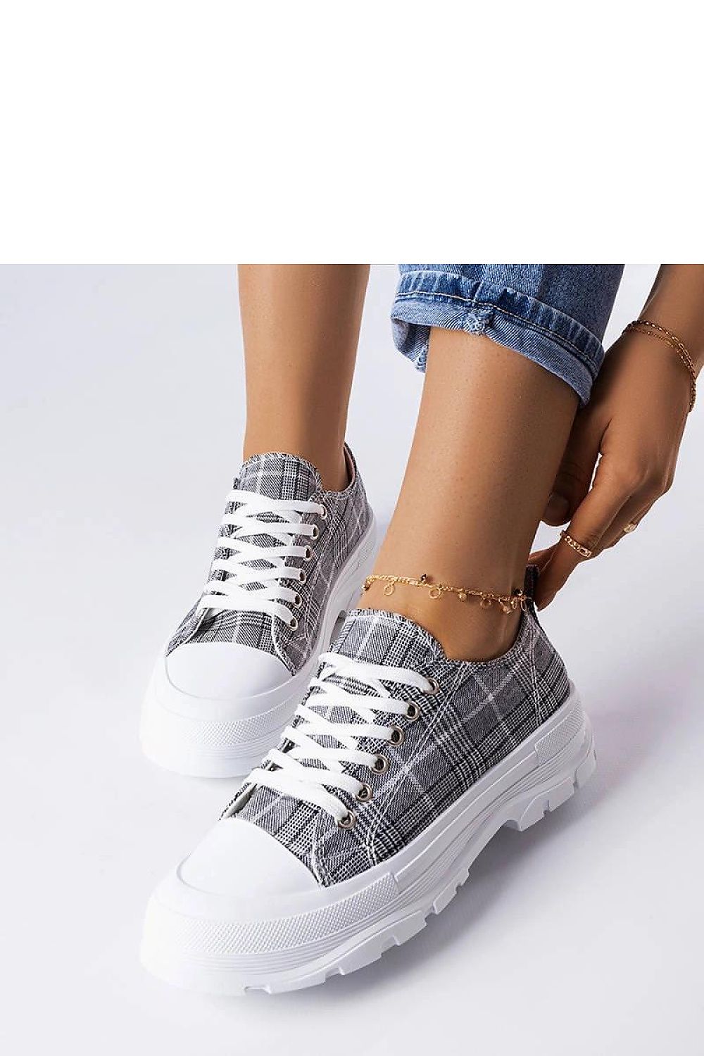 Baskets model 207890 Solea