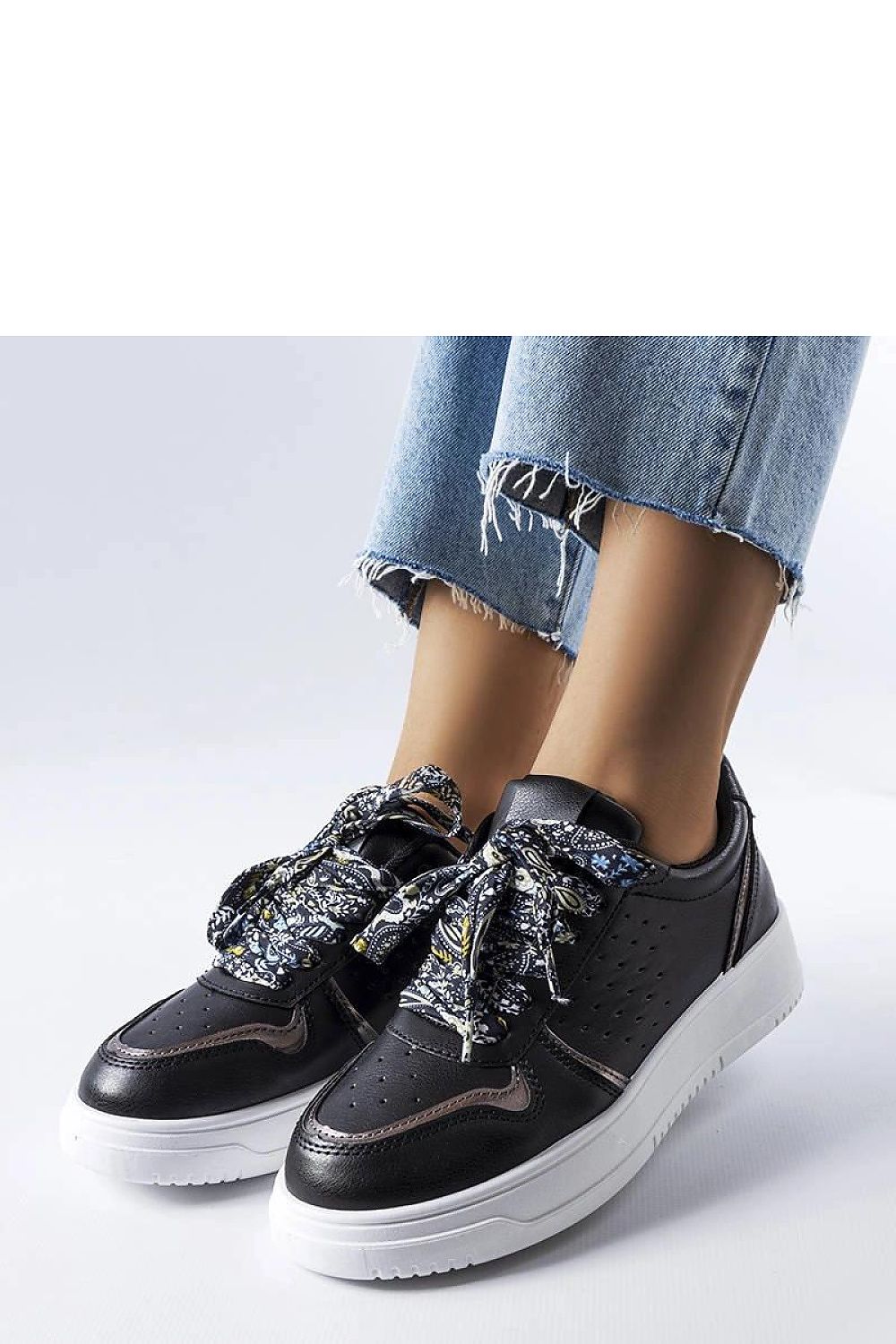 Baskets model 207948 Solea