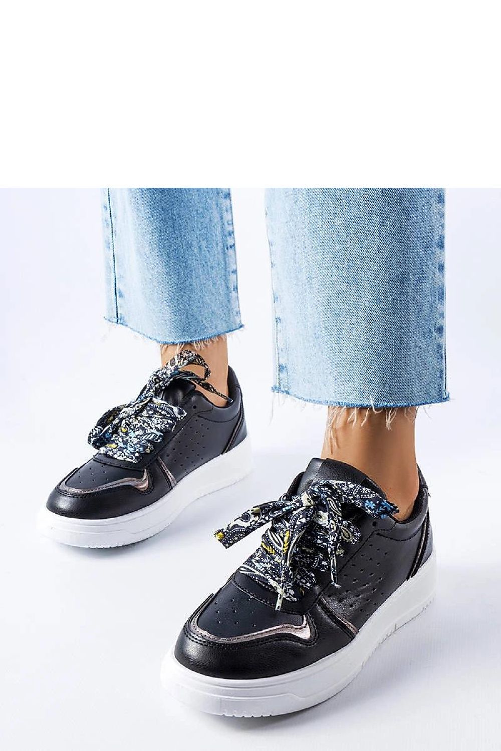 Baskets model 207948 Solea