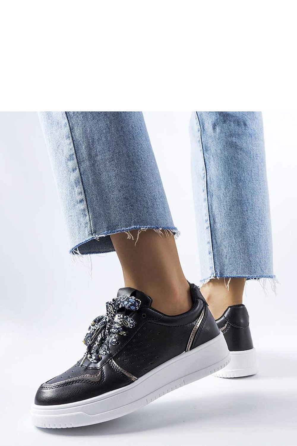 Baskets model 207948 Solea