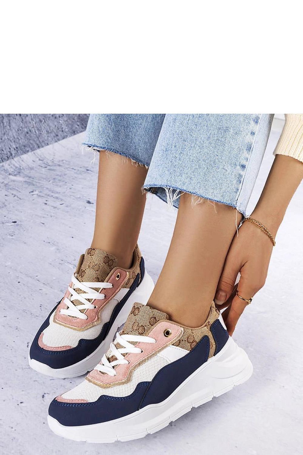 Baskets model 207960 Solea