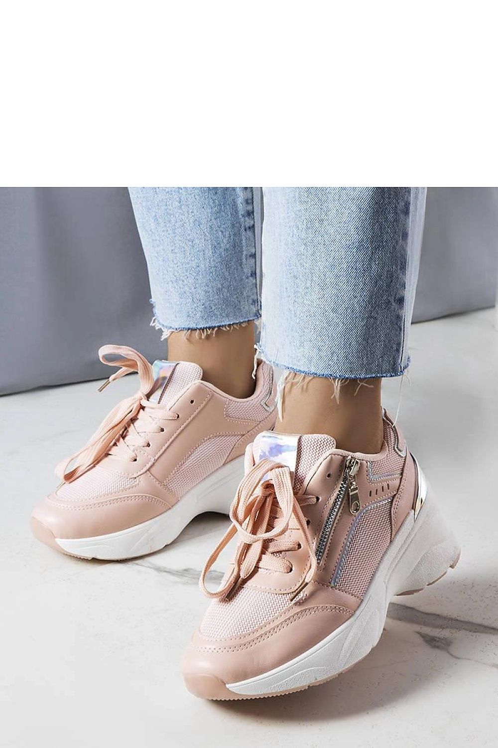 Baskets model 207990 Solea