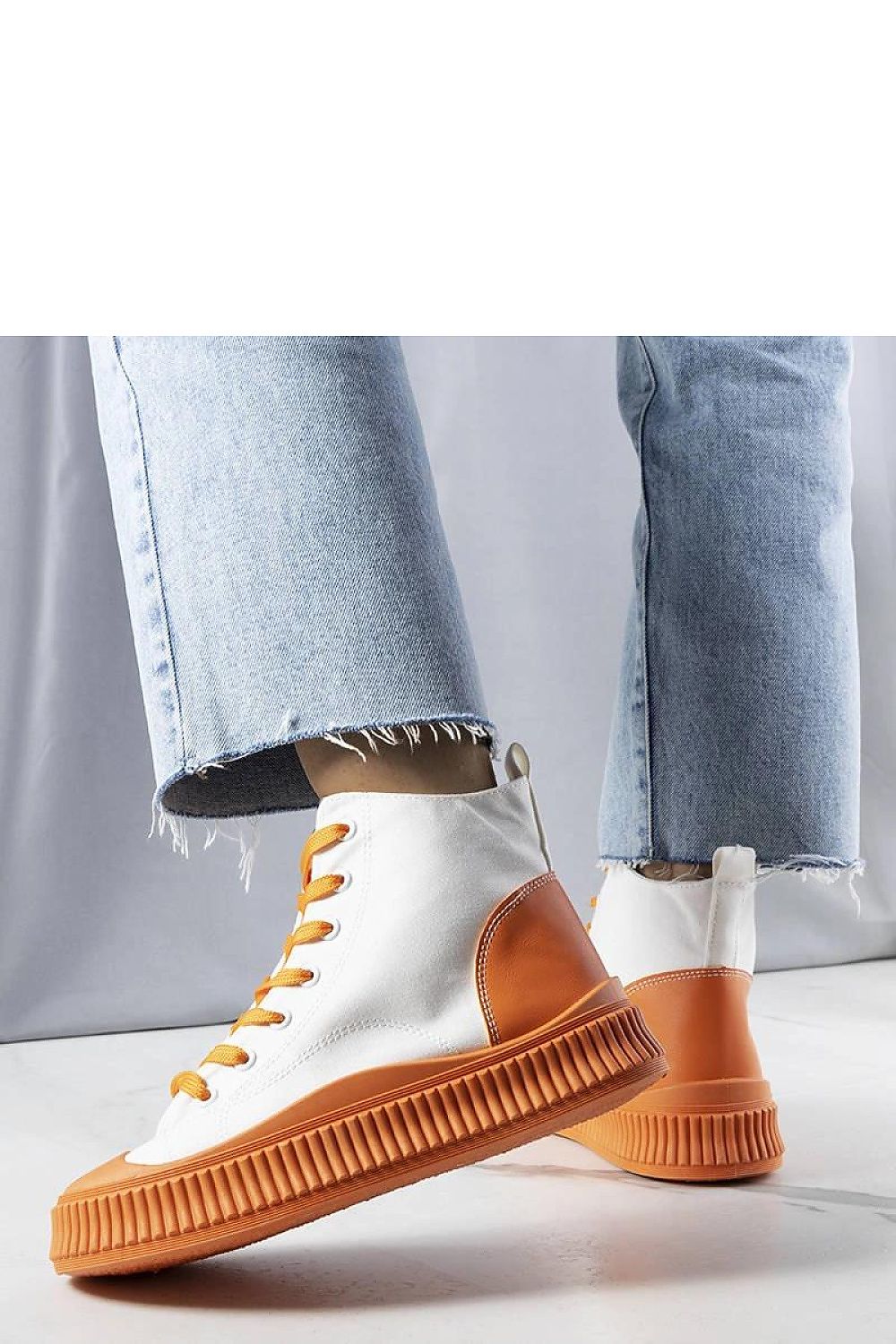 Baskets model 207996 Solea