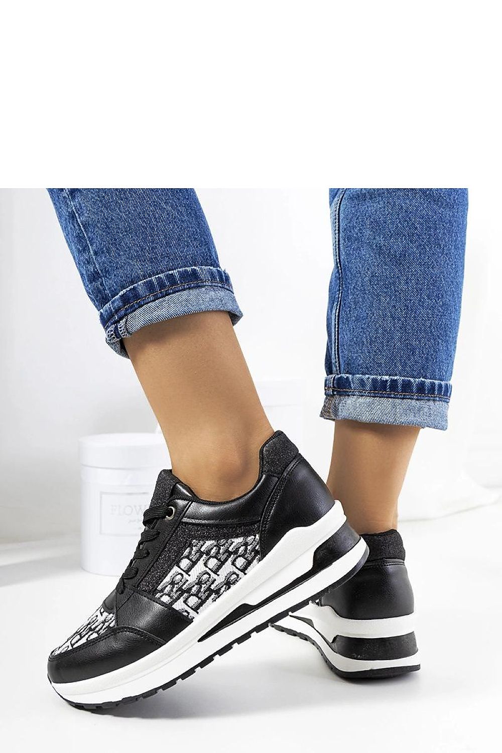 Baskets model 208045 Solea