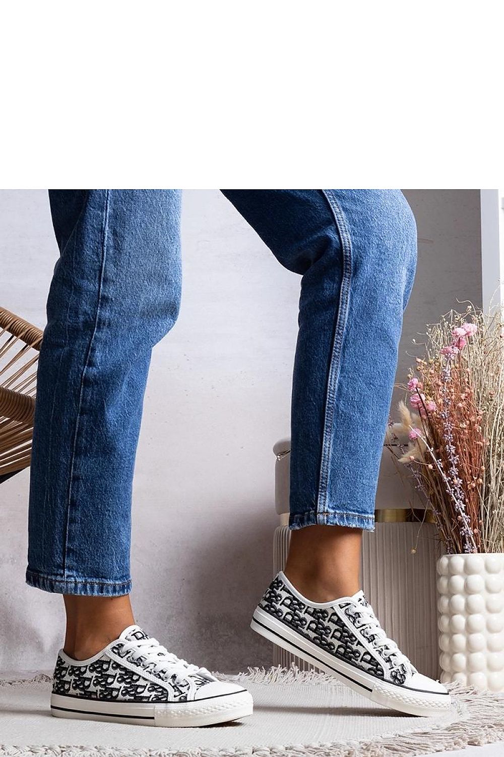 Baskets model 208055 Solea