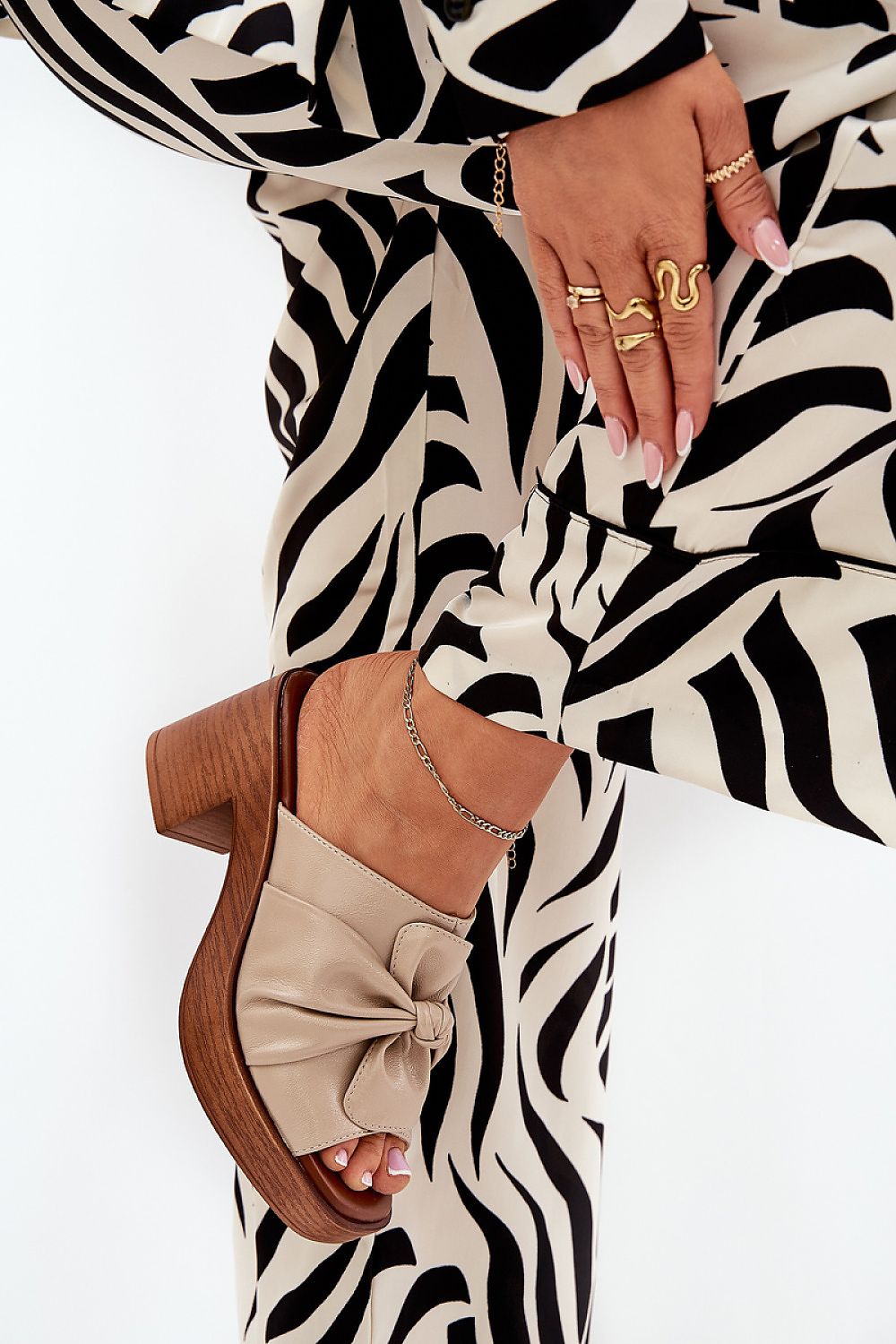 Clacquettes model 209935 Step in style