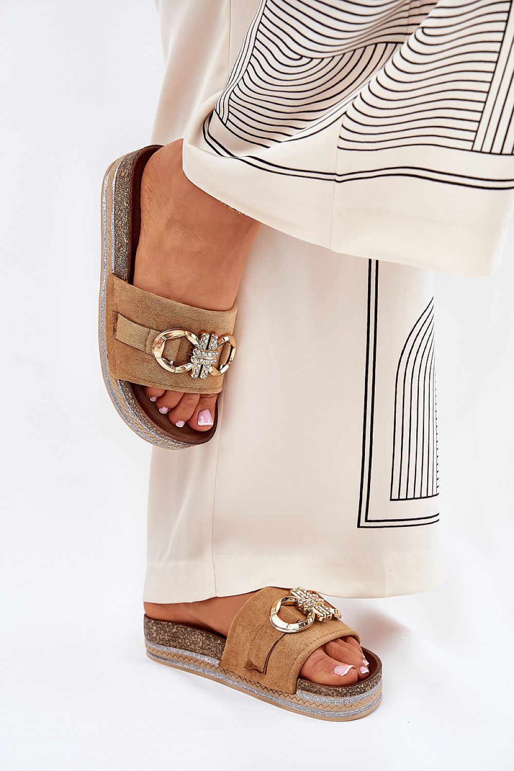 Clacquettes model 210750 Step in style