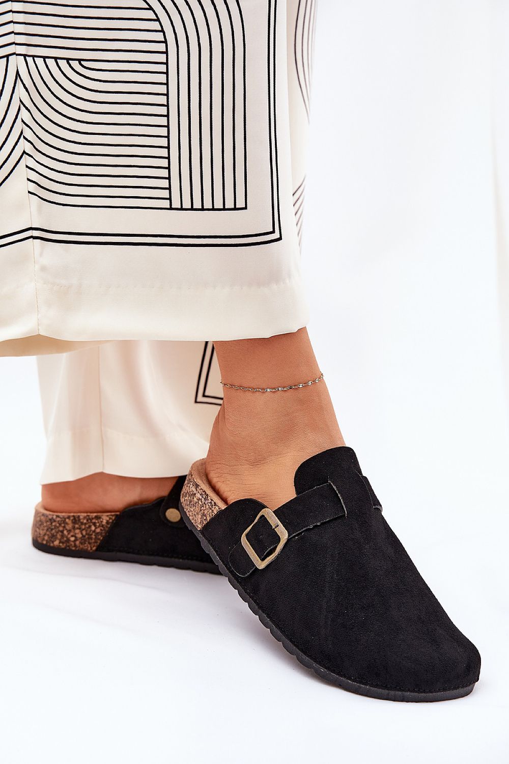 Clacquettes model 210769 Step in style