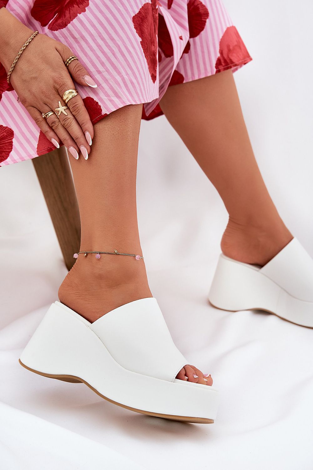 Clacquettes model 211011 Step in style