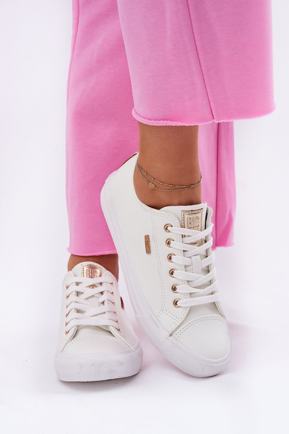 Baskets model 211352 Step in style