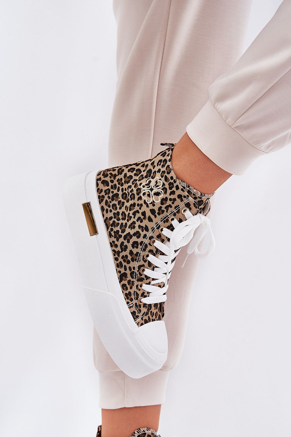 Baskets model 211354 Step in style