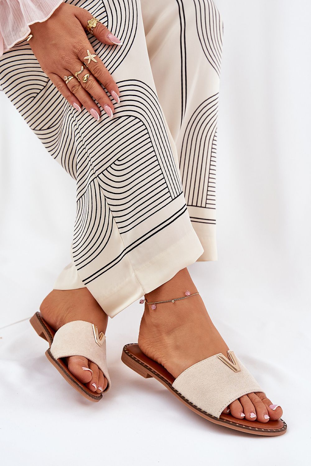 Clacquettes model 211711 Step in style