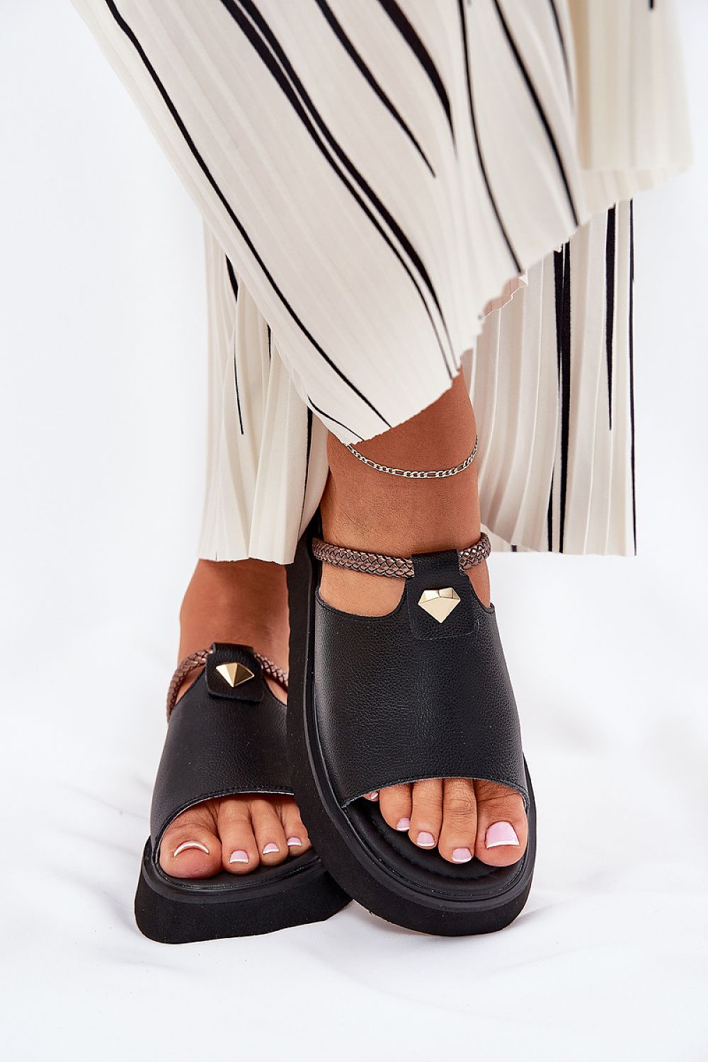 Clacquettes model 211967 Step in style