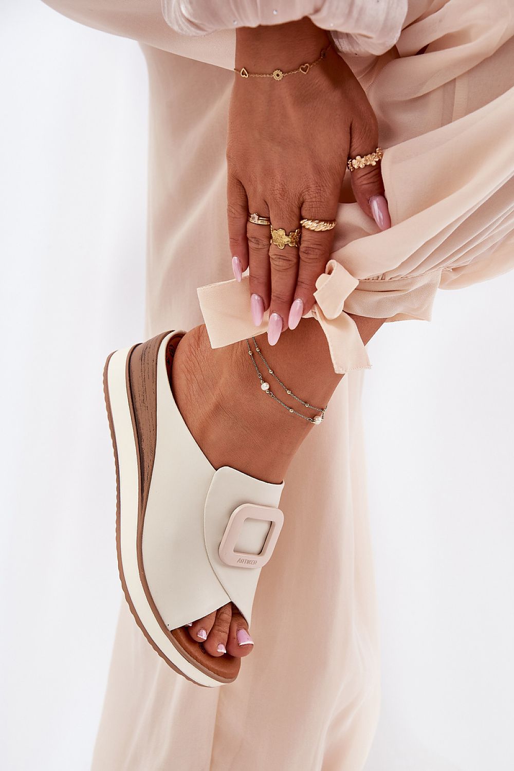 Clacquettes model 212350 Step in style