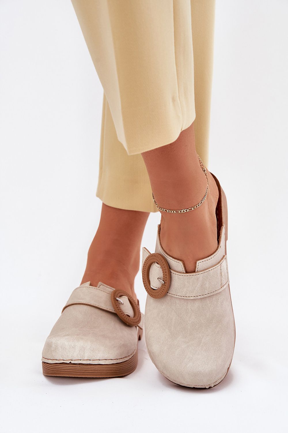 Clacquettes model 214751 Step in style