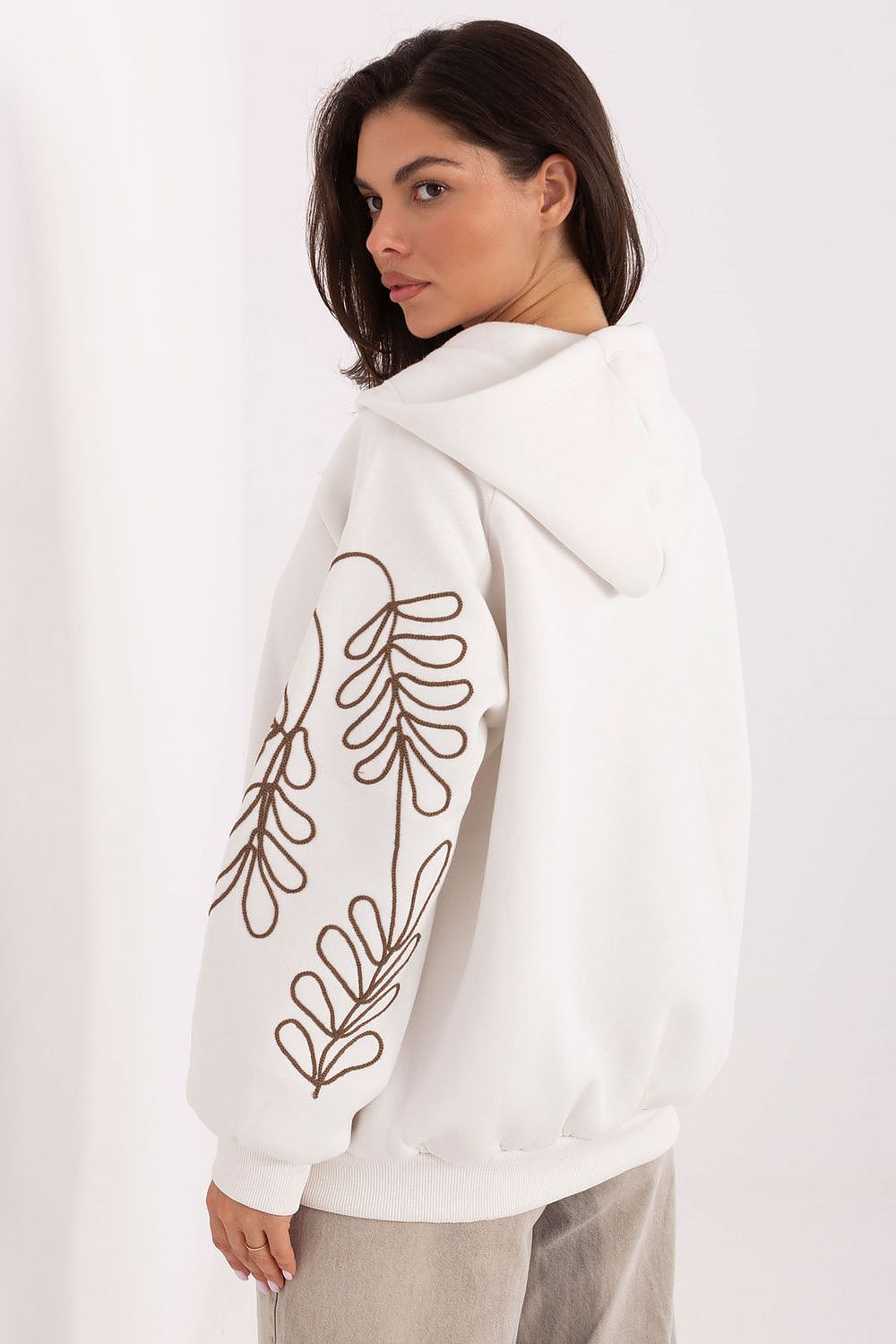 Sweatshirt model 218249 Relevance