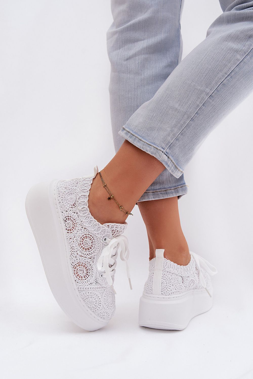 Baskets model 224253 Step in style