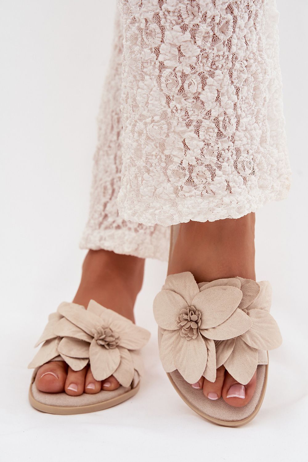 Clacquettes model 225394 Step in style