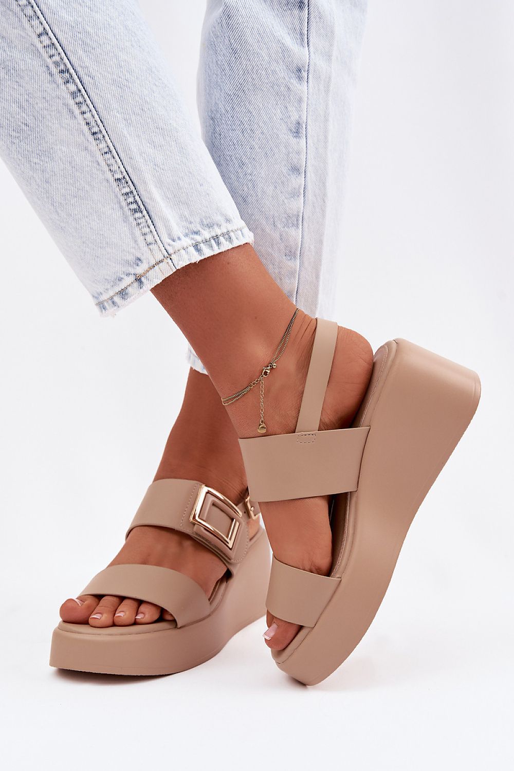 Cothurnes model 225403 Step in style