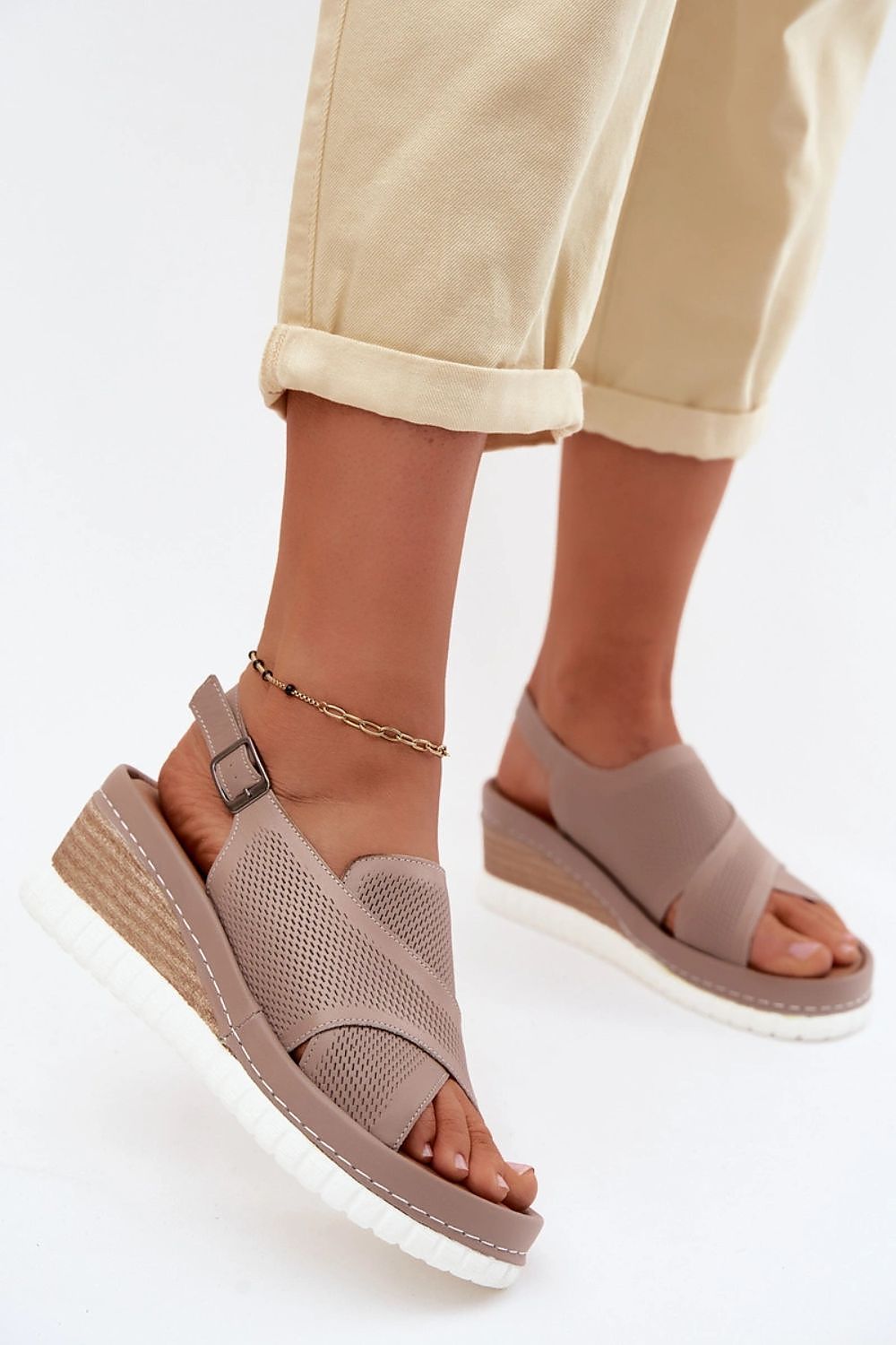 Cothurnes model 227897 Step in style