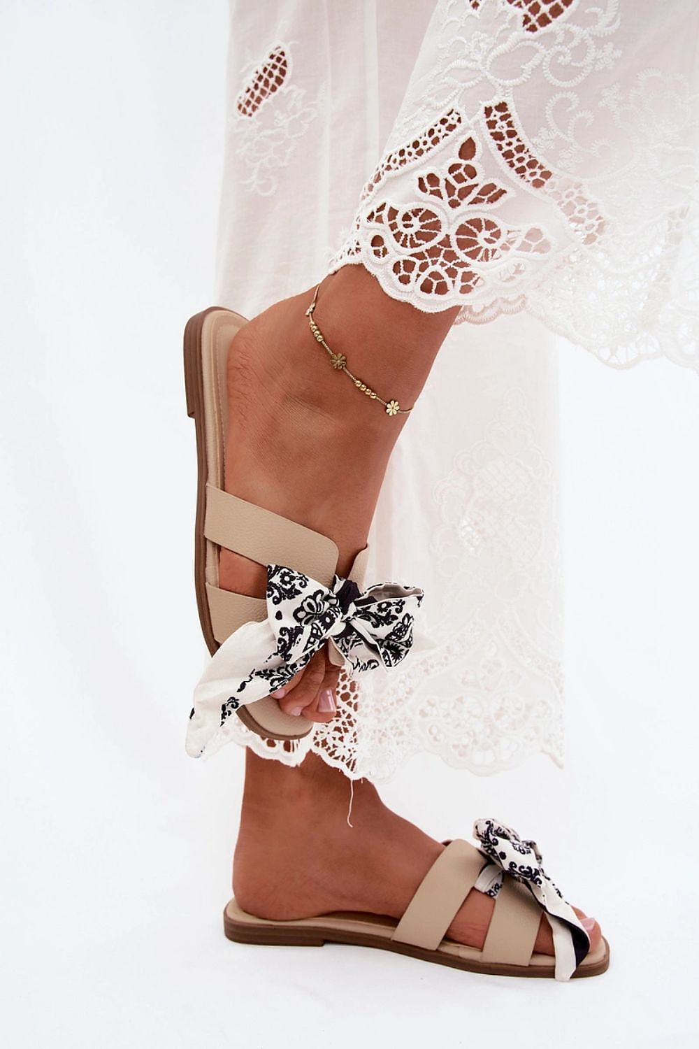 Clacquettes model 228792 Step in style