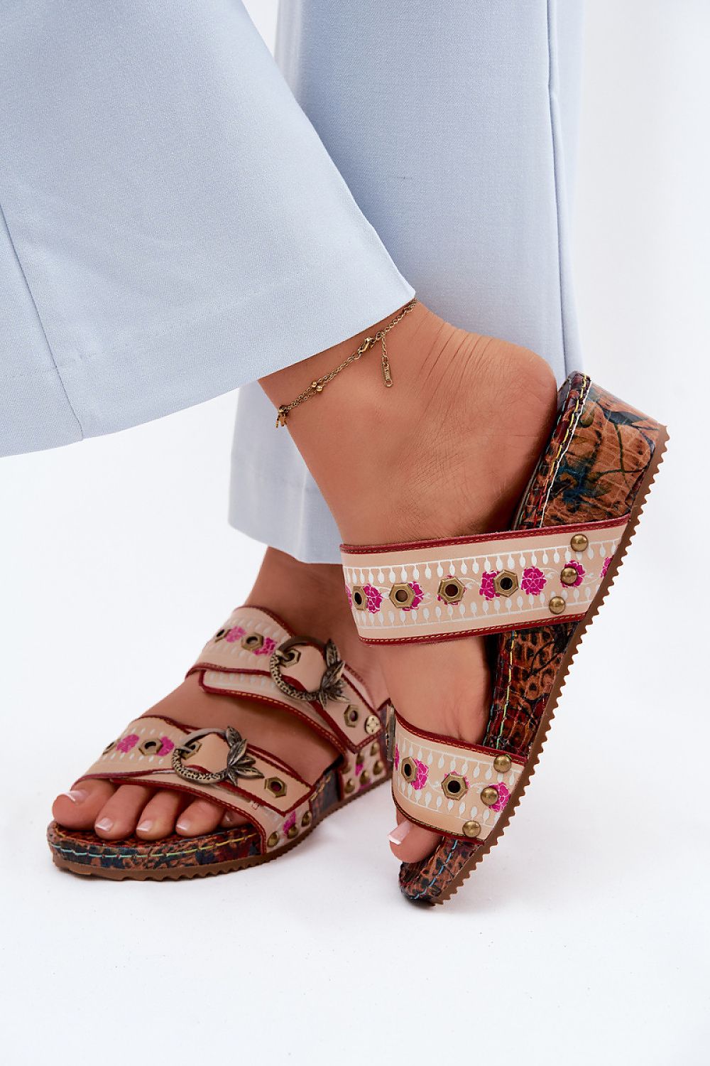 Cothurnes model 229292 Step in style