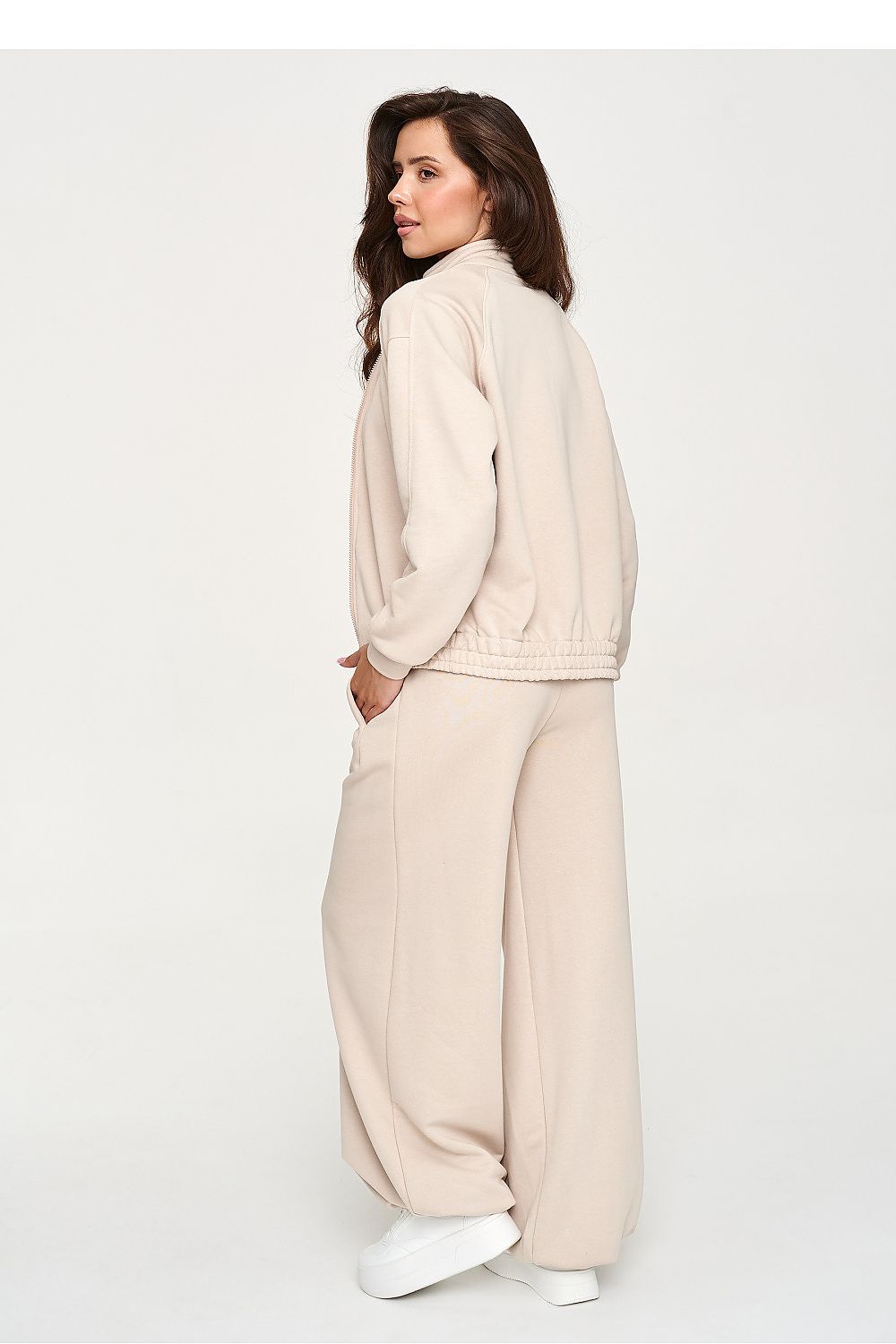 L`ensemble model 232023 Makadamia
