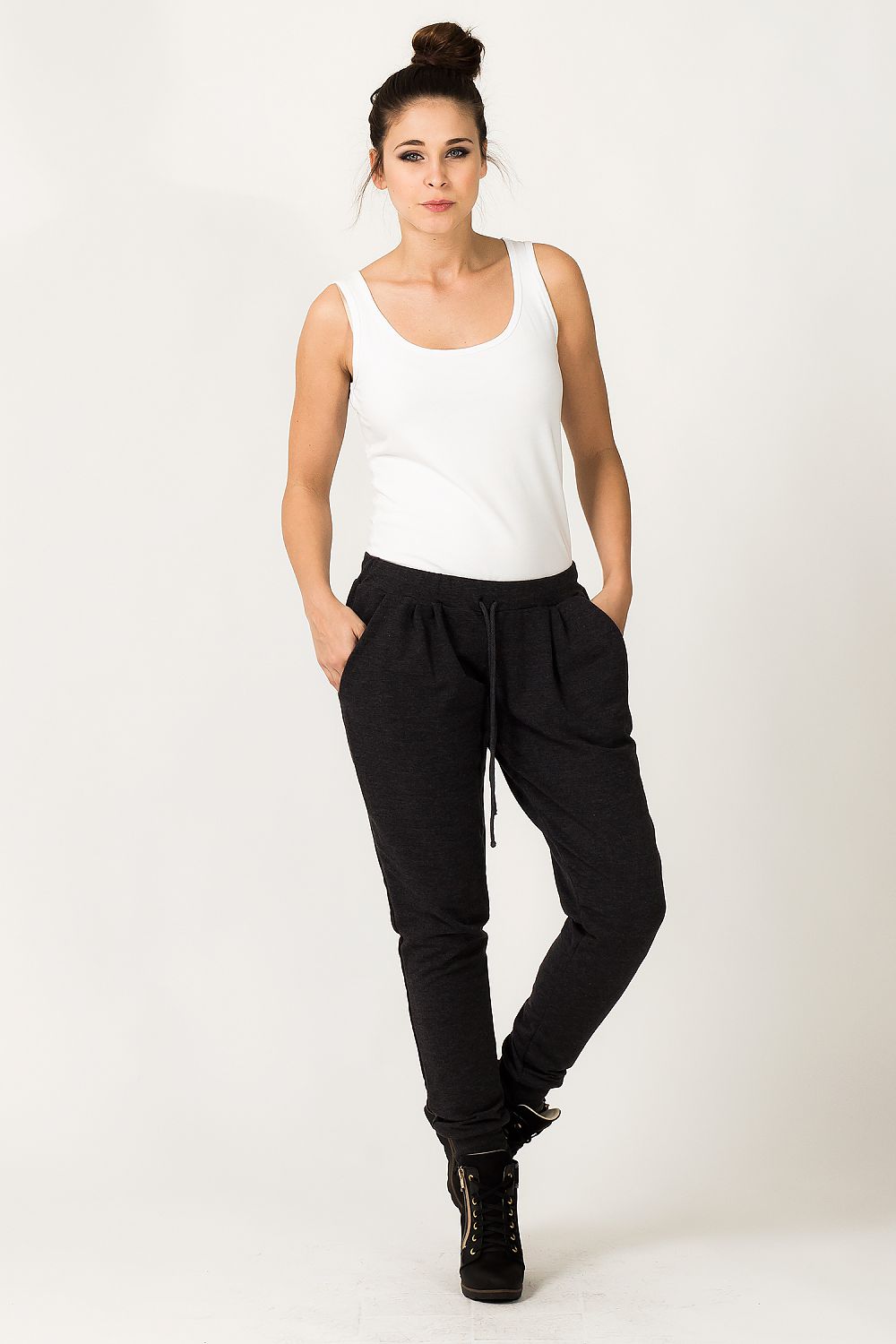 Tessita model 36110 tracksuit pants