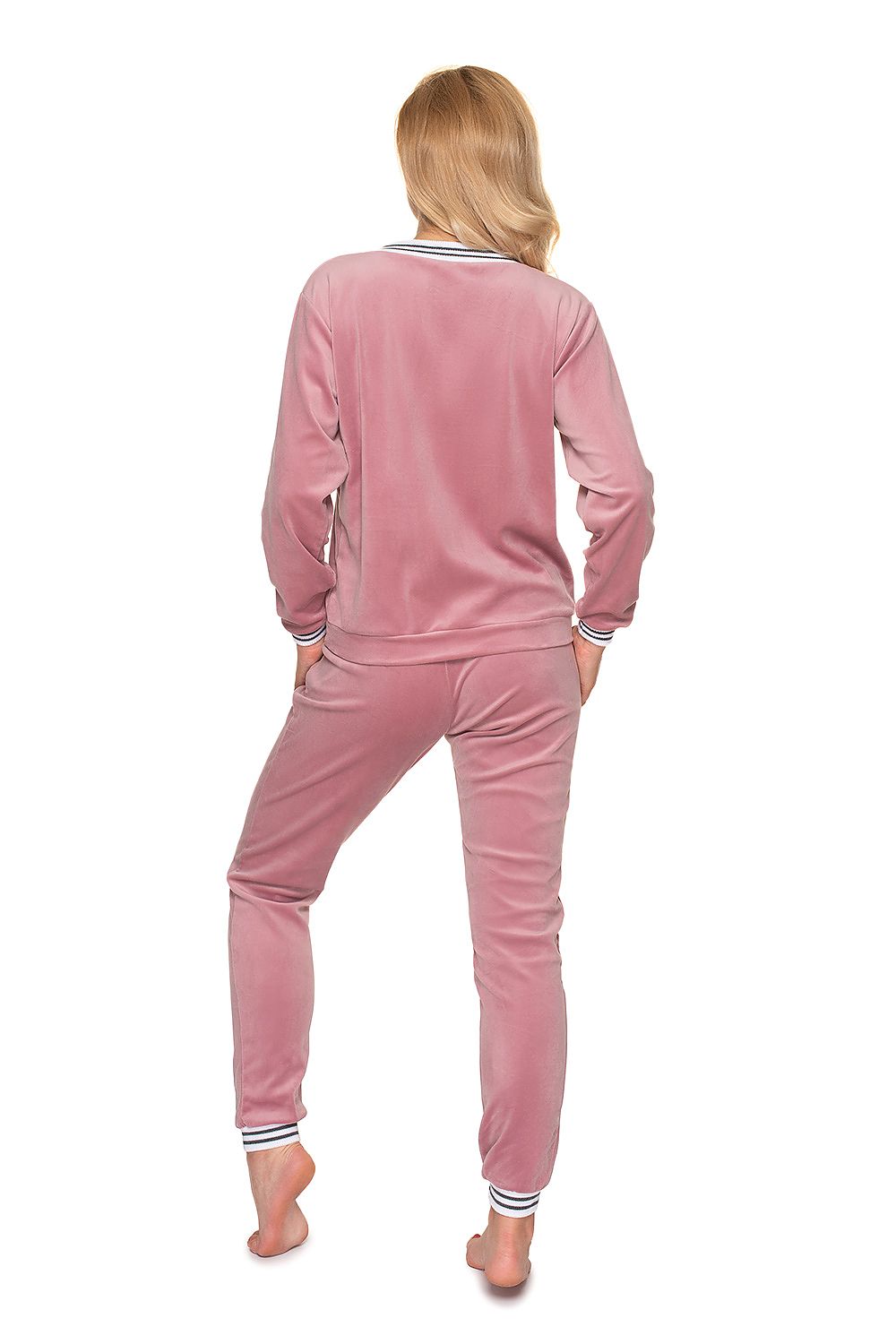 The model 156910 PeeKaBoo set
