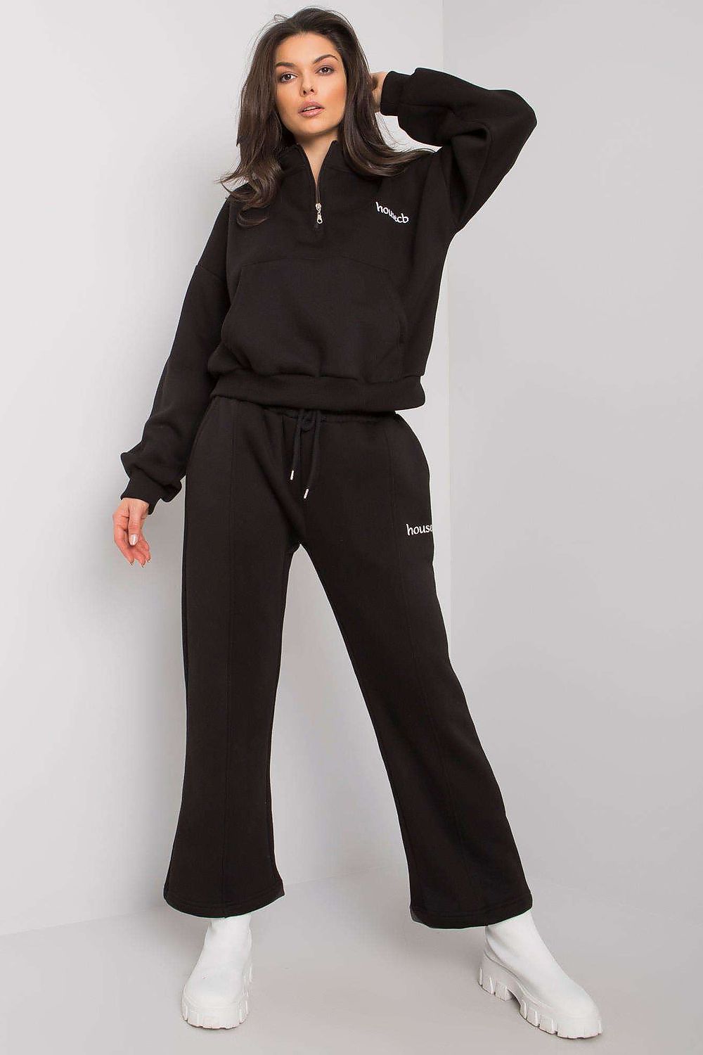 The model 160790 Ex Moda set