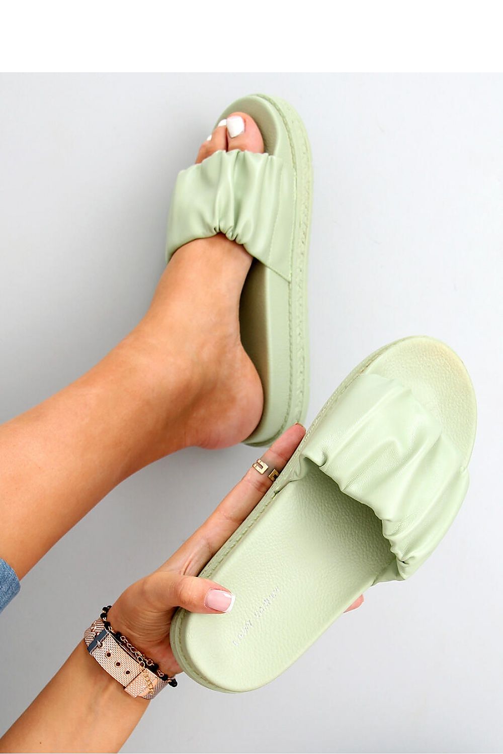 Clacquettes model 165072 Inello