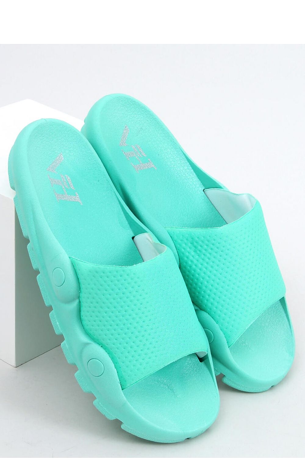 Clacquettes model 166425 Inello