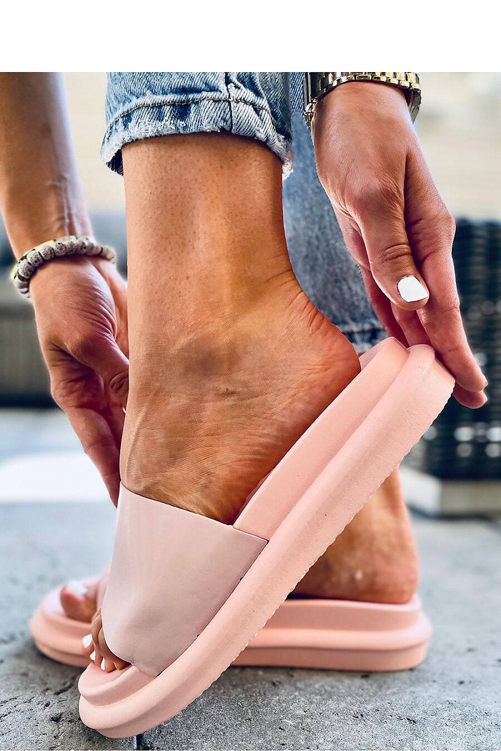 Clacquettes model 166532 Inello