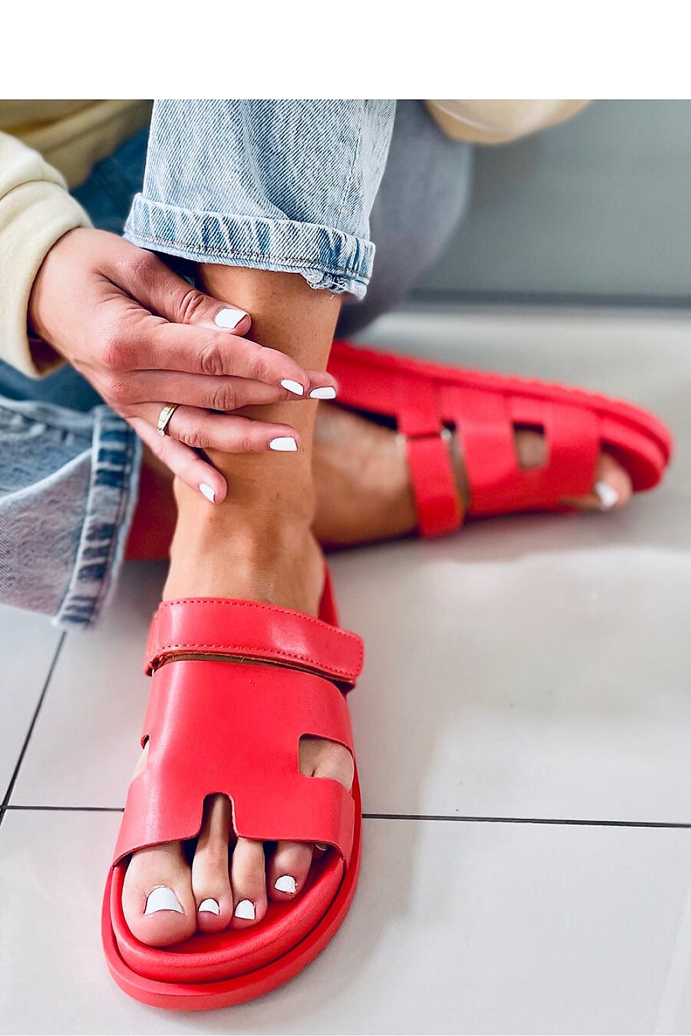 Clacquettes model 167266 Inello