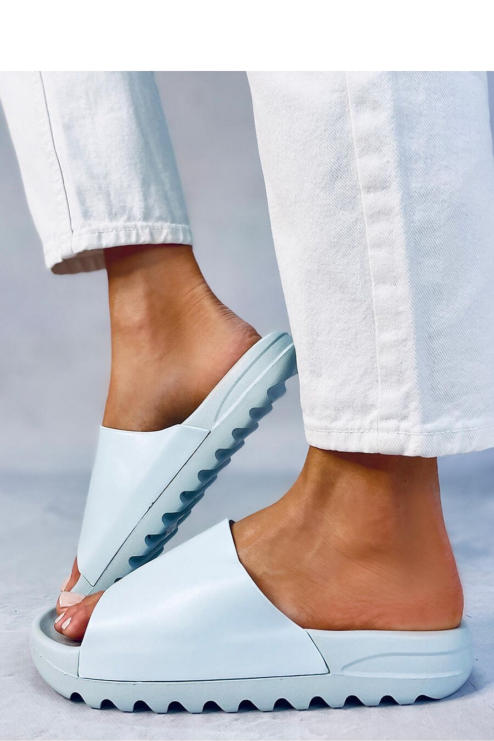 Clacquettes model 177633 Inello